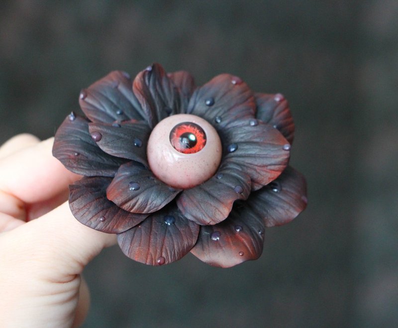 Black and red flower with eye Gothic brooch Horrible flower - เข็มกลัด - ดินเหนียว สีดำ