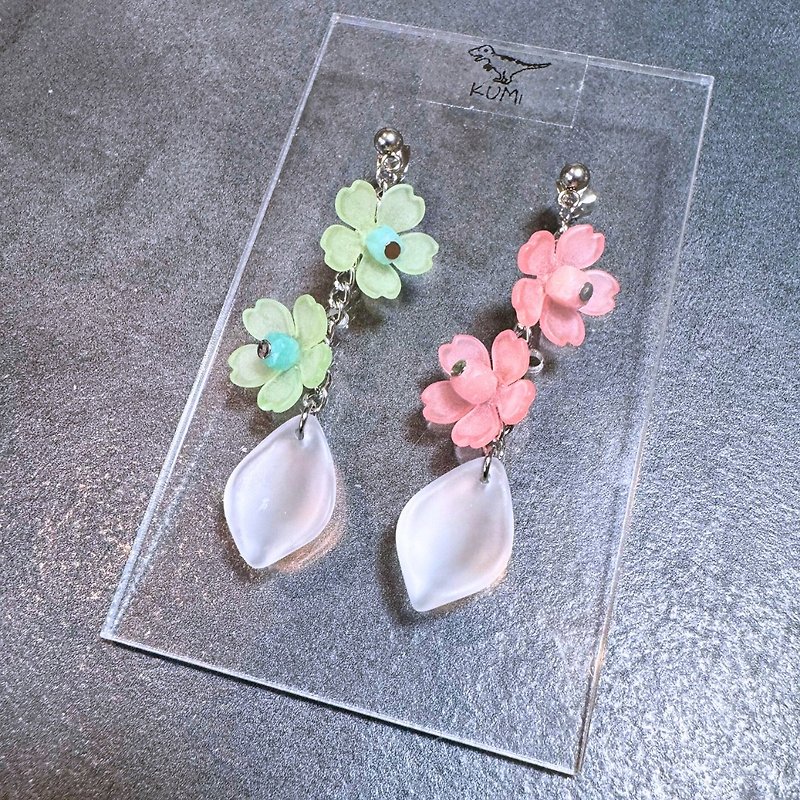 Natural stone pink green flower earrings - Earrings & Clip-ons - Other Materials Multicolor