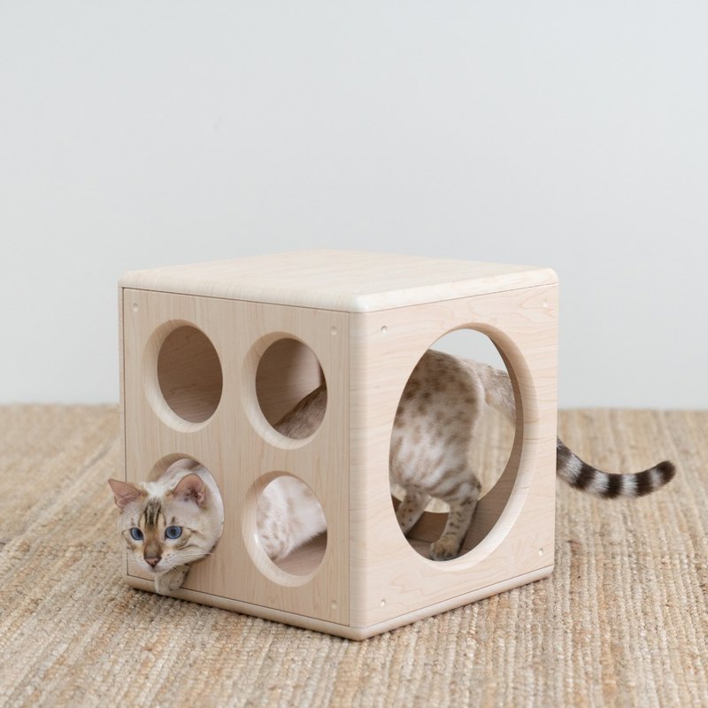 Checkered jumping box nest-B style - Scratchers & Cat Furniture - Wood Brown