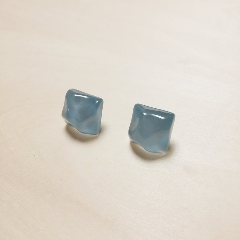 藍綠水波耳環 - 耳環/耳夾 - 樹脂 藍色
