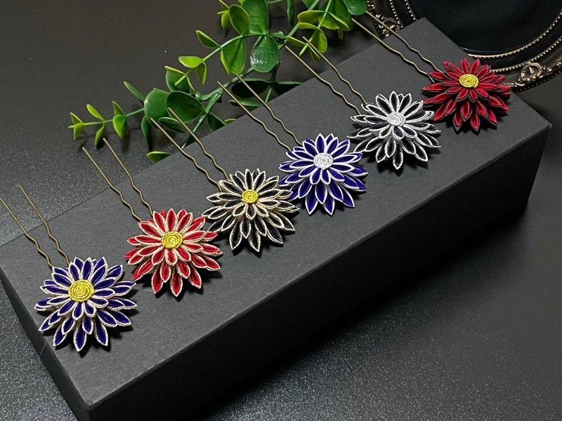 つまみ細工 華やかな剣菊の簪 髪飾り 豪華 和風 - 髮夾/髮圈 - 絲．絹 紅色
