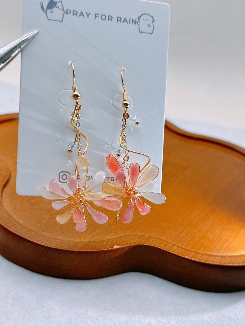 Gorgeous fireworks/handmade crystal flower ornaments - Earrings & Clip-ons - Resin 