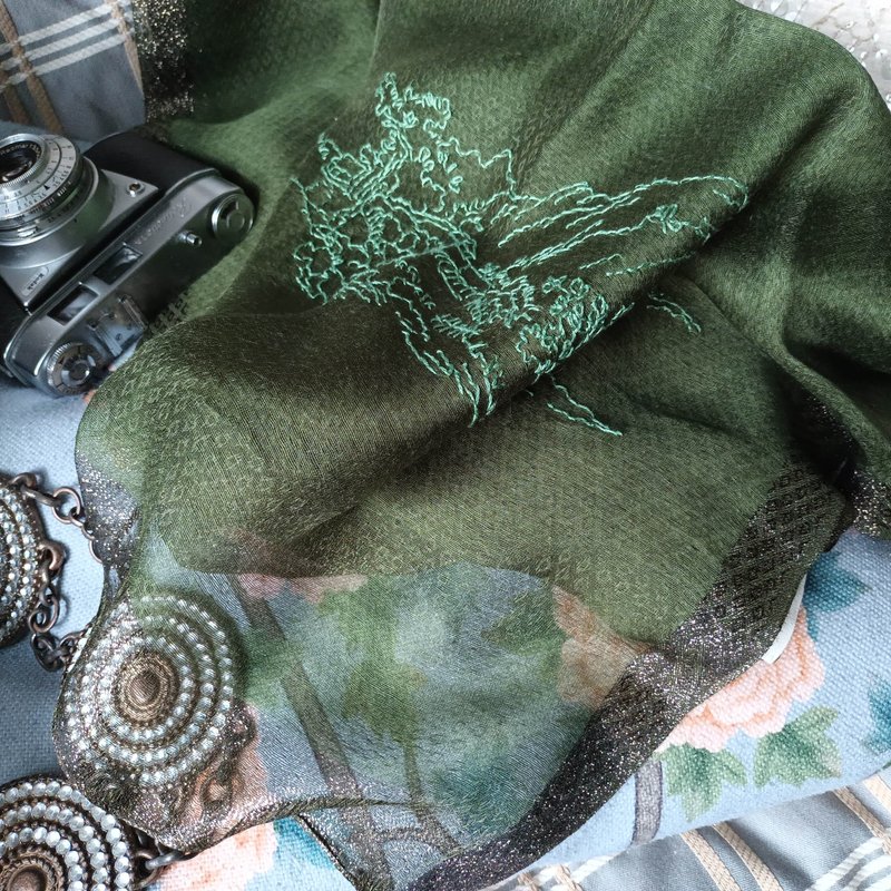 預購品 免費手綉字母 手工刺繡百搭真絲羊毛長圍巾-歸隱的飛行器 - 圍巾/披肩 - 羊毛 綠色