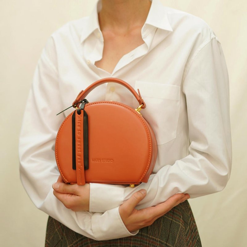 粉橘色 馬蹄箱 馬卡龍色手提包斜背包兩用 純手工真皮製Cuddle - 側背包/斜孭袋 - 真皮 橘色
