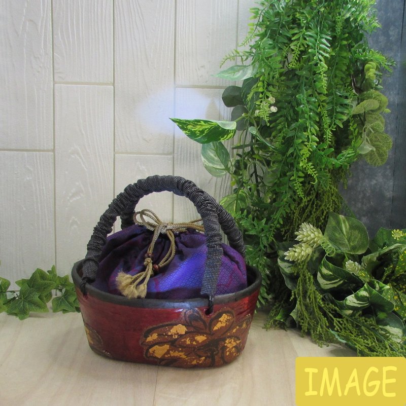 Basket bag/Ikkanbari/ Flower lover on a subdued red base/ Flower lover on the inside too/Handles and edges are black/FREE cloth drawstring bag/Small and oval shape - Other - Bamboo Red