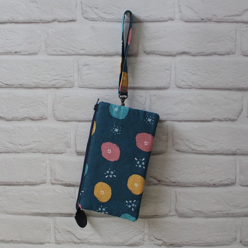 Daifuku (blue) (long style with wrist strap) / storage bag mobile phone bag - กระเป๋าสตางค์ - ผ้าฝ้าย/ผ้าลินิน สีน้ำเงิน