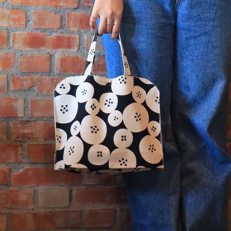 Accordion-shaped handbag (black water jade dots) - กระเป๋าถือ - ผ้าฝ้าย/ผ้าลินิน ขาว
