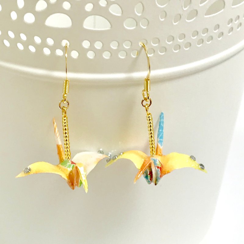 Japanese paper crane gold earring - ピアス・イヤリング - 紙 イエロー