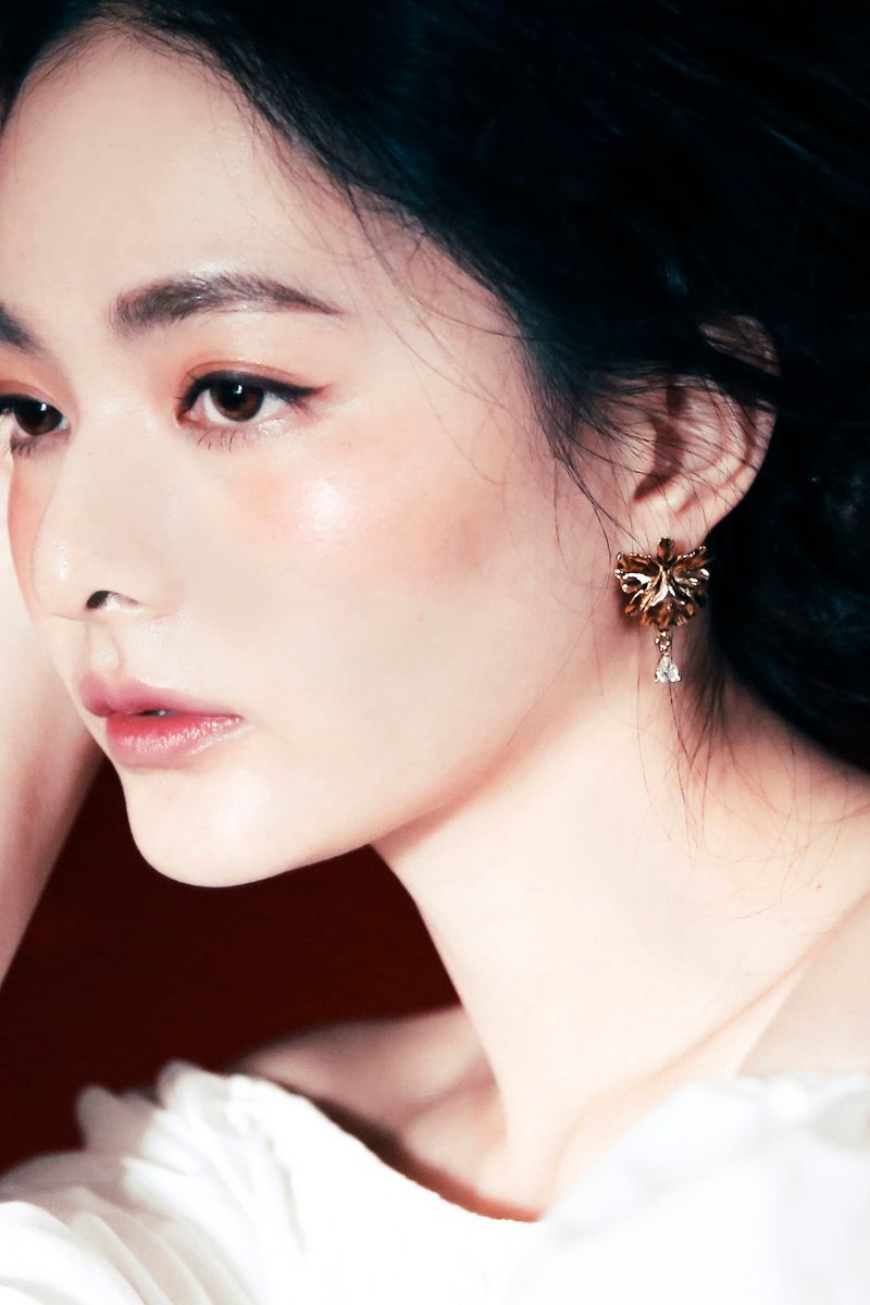 COR-DATE / Water drop hibiscus earrings - ต่างหู - วัสดุอื่นๆ 