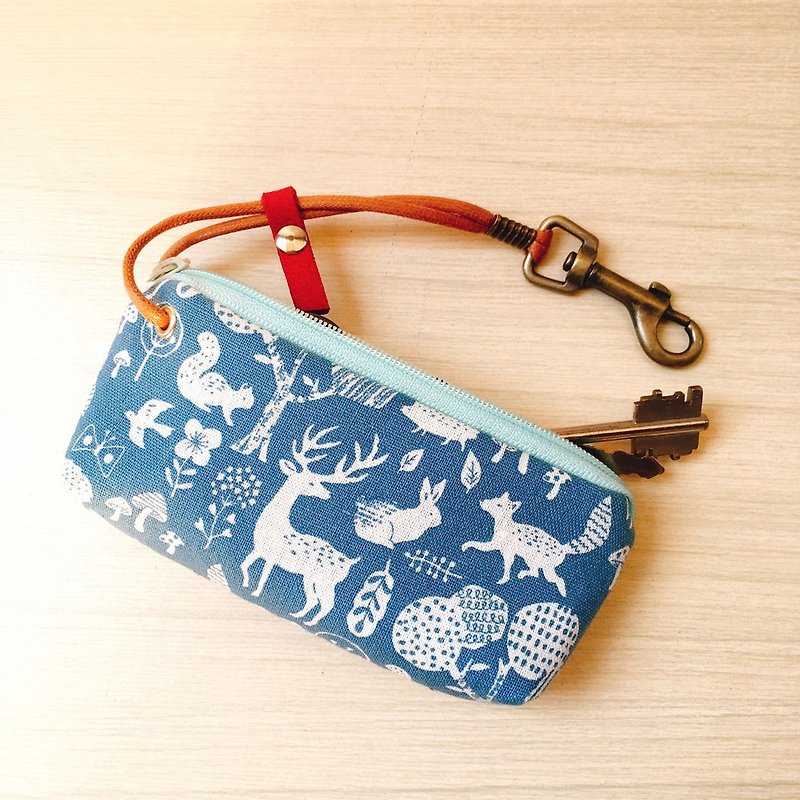 拉鍊鑰匙包 (森林派對) 日本布 接單生產* - 鑰匙圈/鎖匙扣 - 棉．麻 藍色