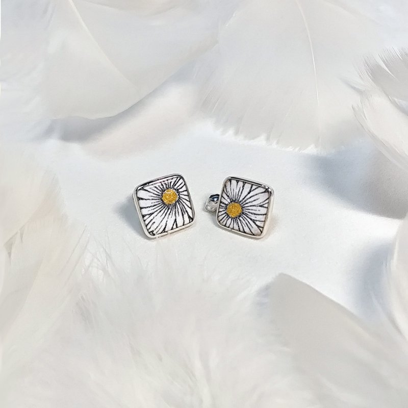 Daisy / 925 Silver Hand painted Enamel Earrings-Gift for her - ต่างหู - วัตถุเคลือบ สีทอง