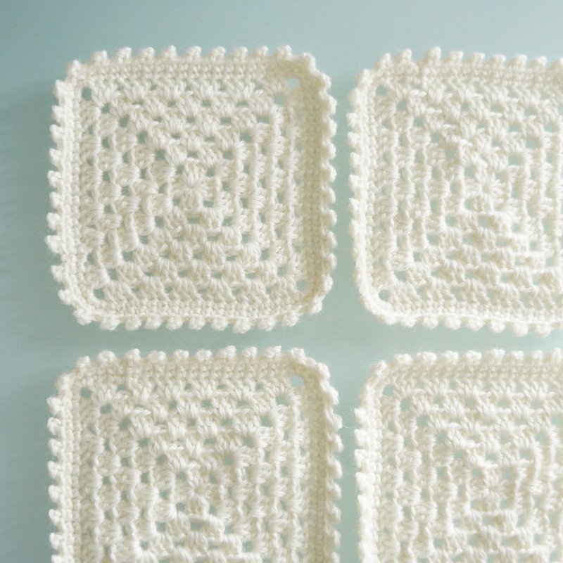 Handmade Granny Square coaster two peace set GSC6 - ที่รองแก้ว - วัสดุอื่นๆ ขาว