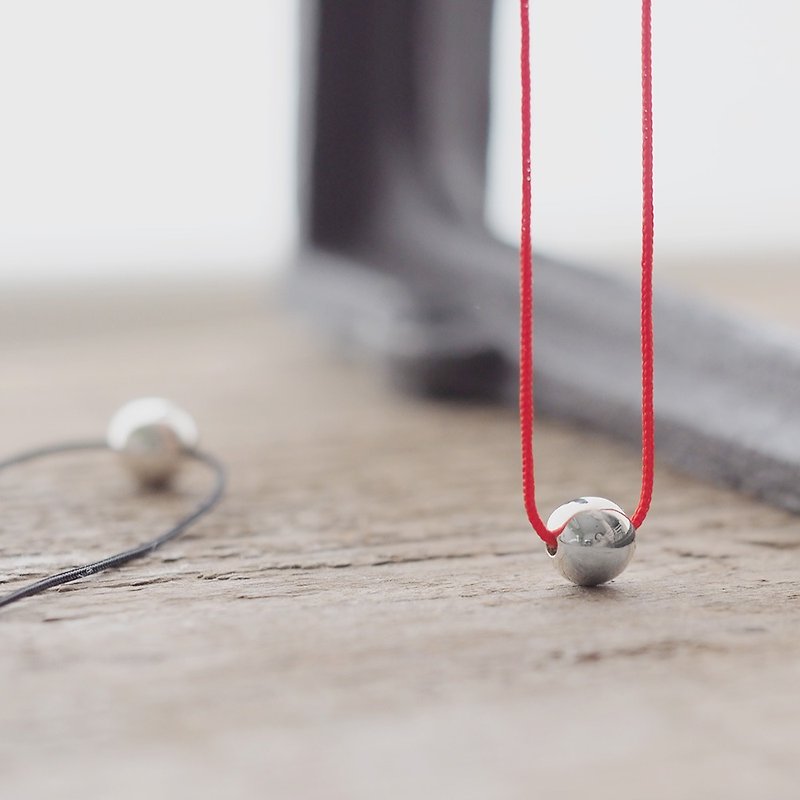 String Ball Necklace Silver 925 - สร้อยคอ - โลหะ สีแดง