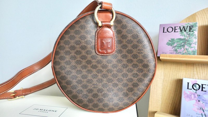 Vintage Celine Triomphe Macadam Monogram Round Shoulder Sling Bag - กระเป๋าแมสเซนเจอร์ - หนังแท้ สีนำ้ตาล