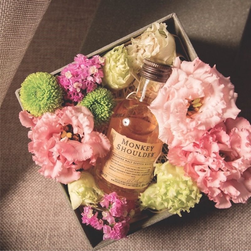 Collection of whiskey flowers gift box - Plants - Plants & Flowers Pink