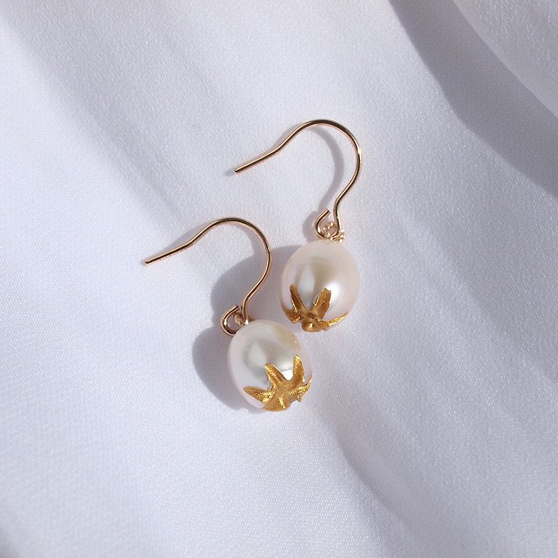 Made in Japan Bud Pearl Clip-On - Jewelry with engraved pearls and gold dust - Reward Gift - ต่างหู - ไข่มุก ขาว