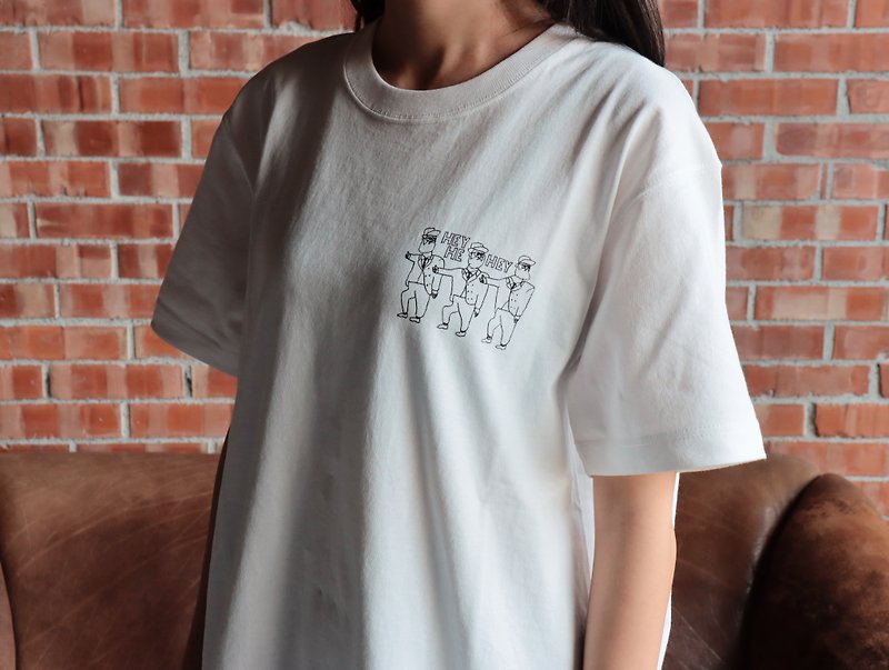 【TRAVEL & TEA】T-shirt -HEY HEY HEY - เสื้อยืดผู้หญิง - ผ้าฝ้าย/ผ้าลินิน 