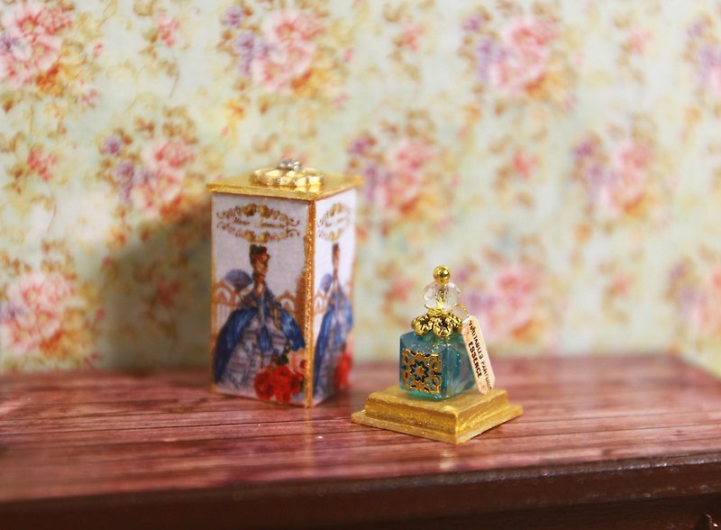 Miniature perfume for a dollhouse 1:12 - Other - Glass Multicolor