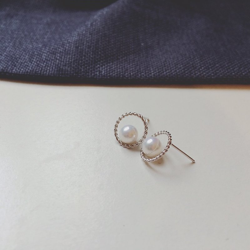 925 sterling silver twisted silver pearl earrings - ต่างหู - โลหะ สีเงิน