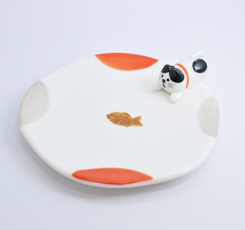 【Japan Decole】 concombre dessert time dish / dessert dish / small dish / ornament dish ★ eight black and white cat pattern - Small Plates & Saucers - Pottery Red