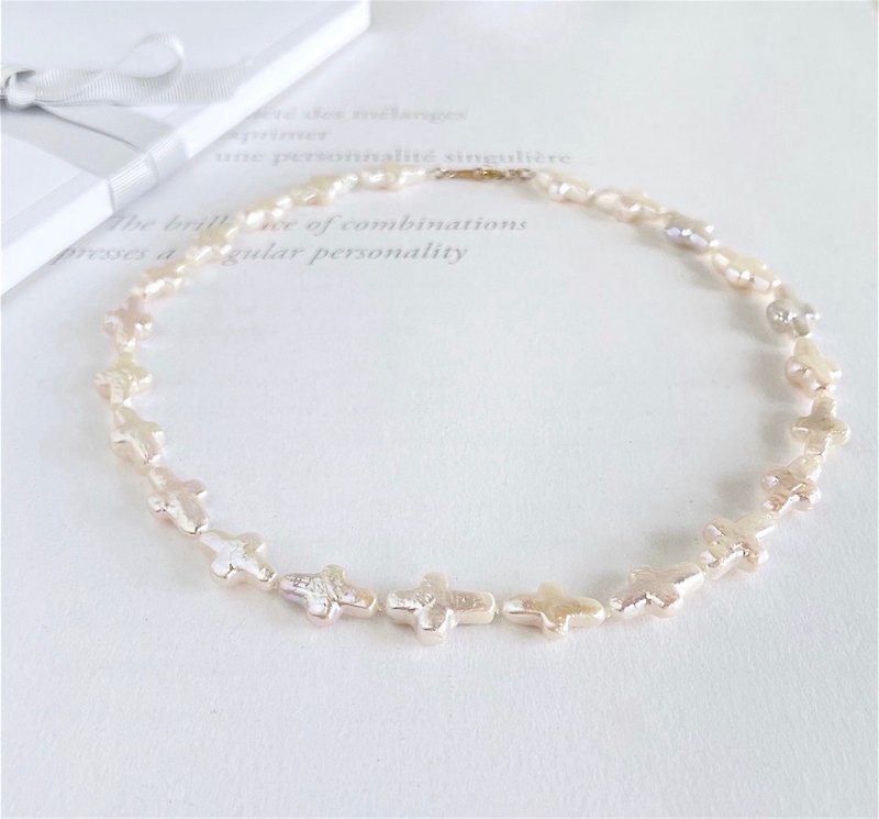 Natural freshwater pearl aurora color cross-shaped pearl choker necklace - สร้อยติดคอ - ไข่มุก ขาว