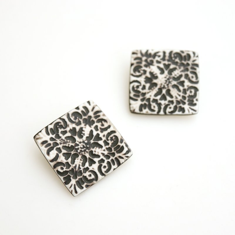 Square lace brooch - Brooches - Porcelain Black