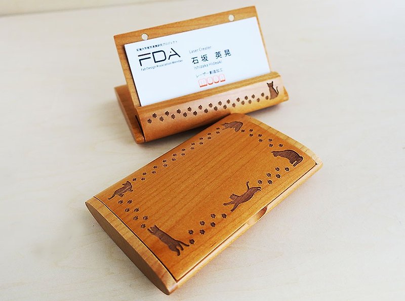 Cats and paws ashtray Wooden business card holder Maple - ที่เก็บนามบัตร - ไม้ สีนำ้ตาล