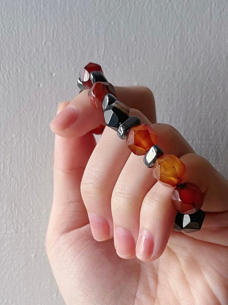 Sosii | Crystal 18 天然水晶手鍊 | 赤 | - 手鍊/手環 - 玉石 紅色