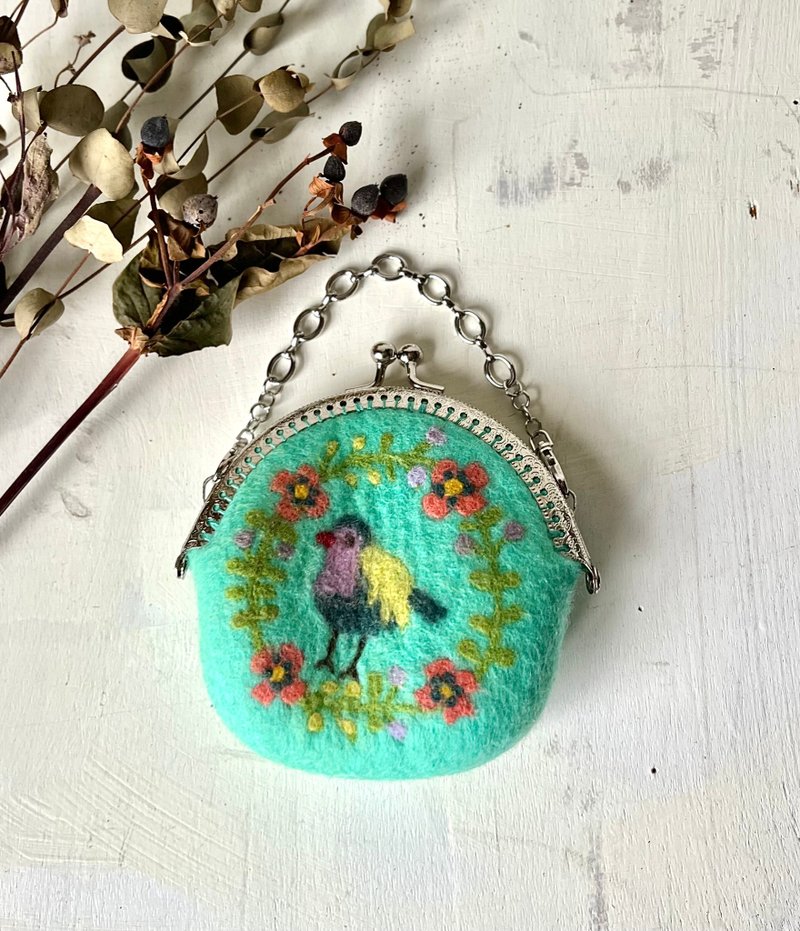 お花のリースと小鳥の刺繍がま口ーエメラルド - 化妝包/收納袋 - 羊毛 綠色
