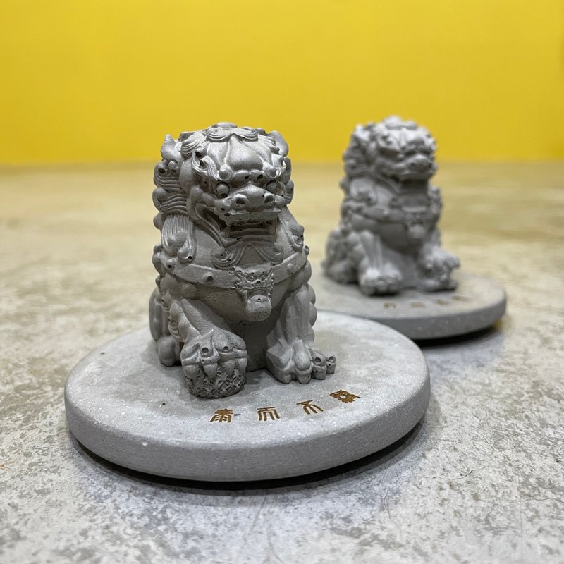 Cement Famous Motto Stone Lion - Items for Display - Cement Gray