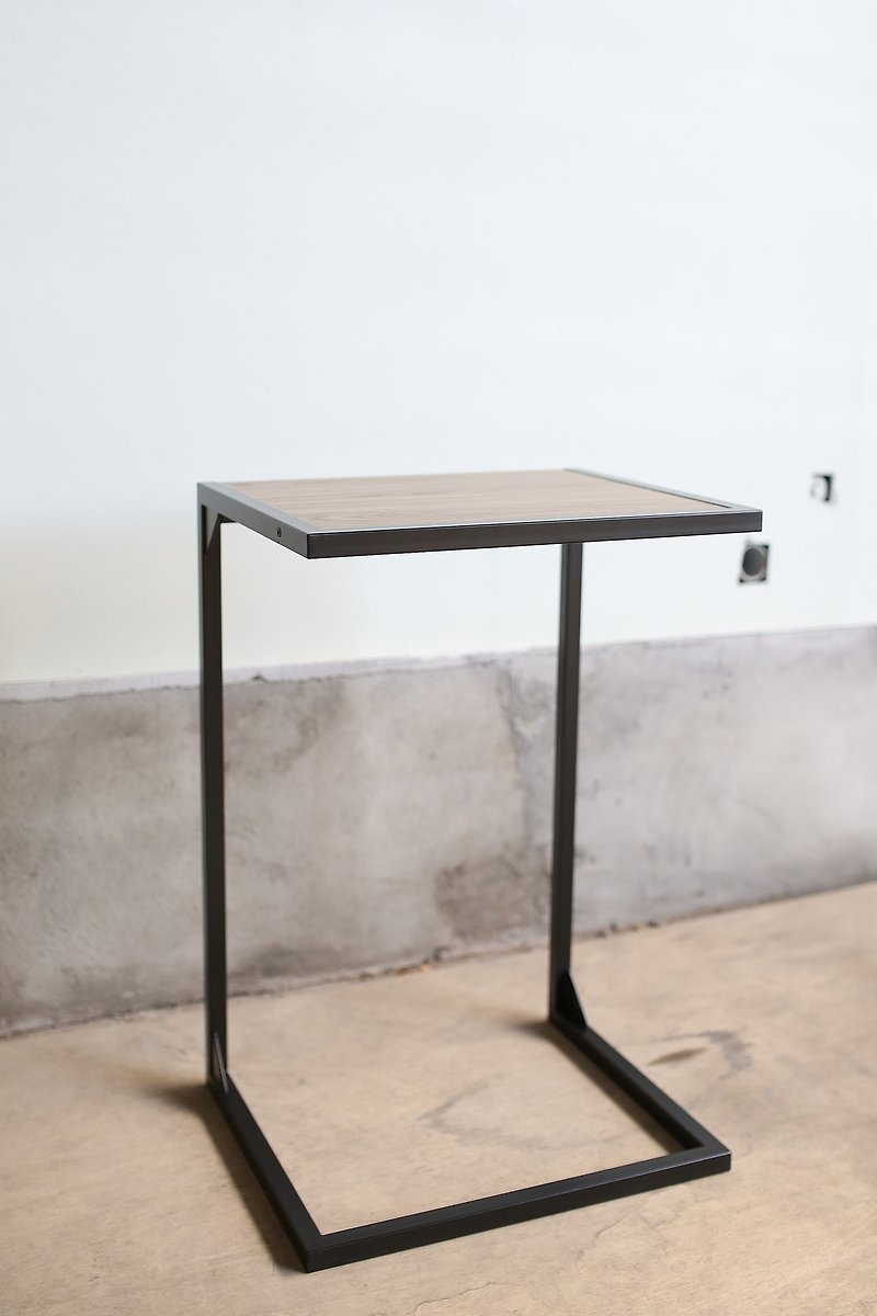 Industrial style_Sofa Side Table/Small Coffee Table/Bedside Coffee Table **can be customized size - อื่นๆ - โลหะ สีดำ