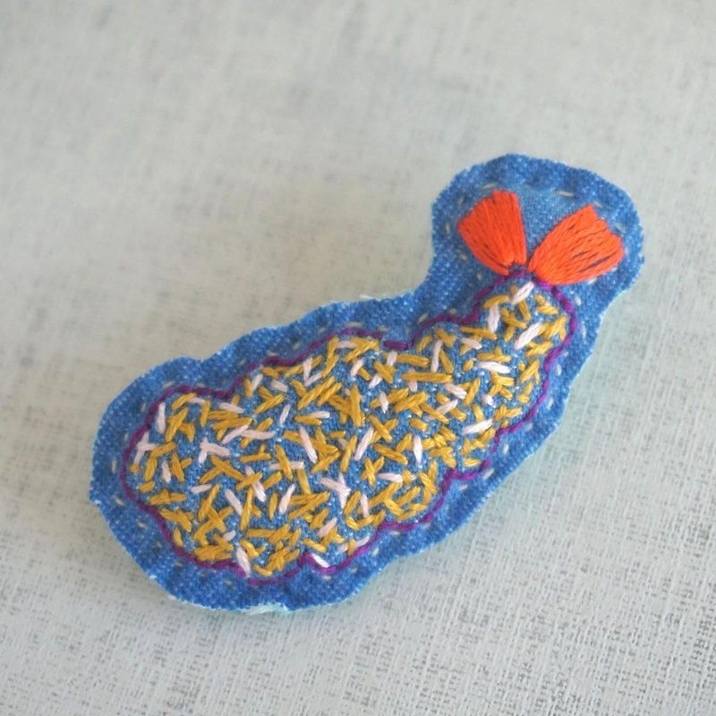 Hand embroidery broach "fried shrimp 1" - เข็มกลัด - ผ้าฝ้าย/ผ้าลินิน สีเหลือง