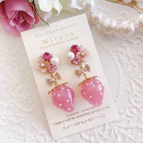 Adult cute strawberry and zirconia earrings【Made in japan】【Handmade earring】