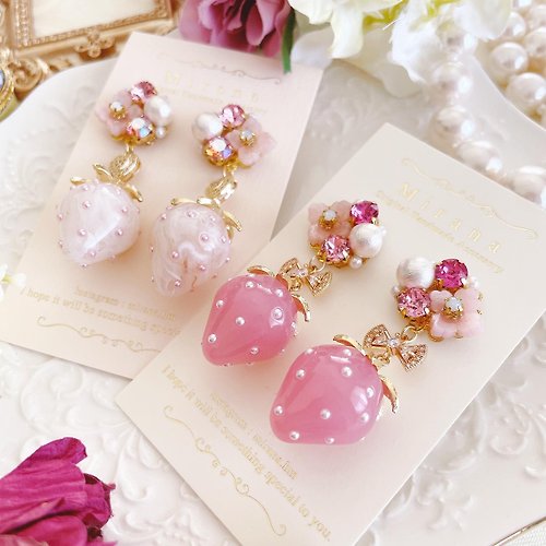 Adult cute strawberry and zirconia earrings【Made in japan】【Handmade earring】