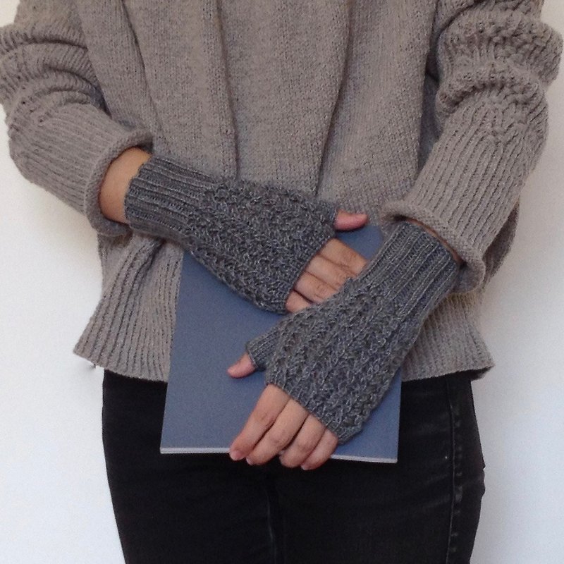 曉織物-手工編織羊毛鏤空露指手套-雨天 - 手套 - 羊毛 灰色