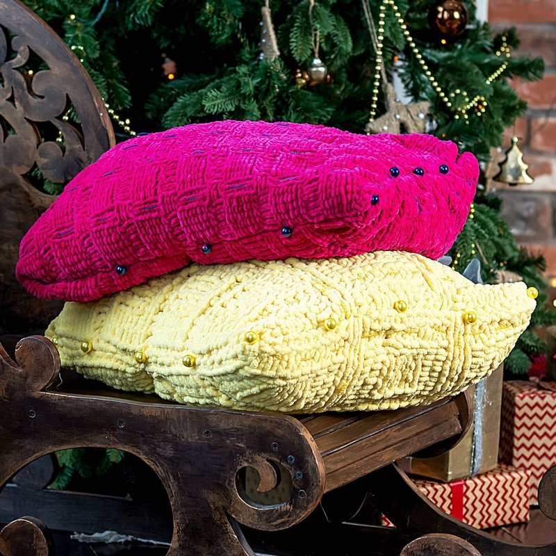 Set 2pcs Decorative Hand Knitted Beaded Pillow. High-quality handmade. - หมอน - วัสดุอื่นๆ หลากหลายสี