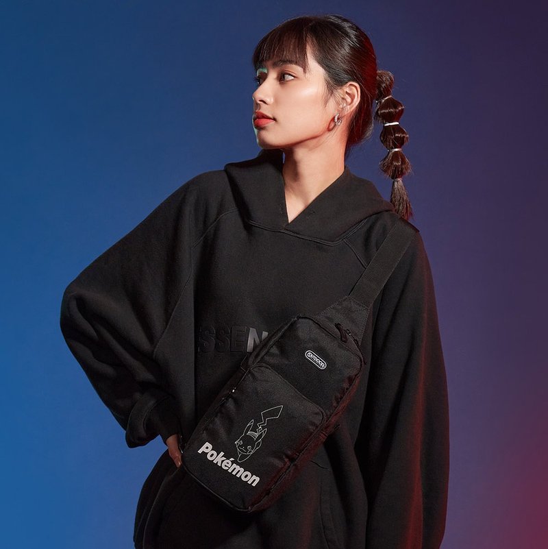 【アウトドア】ポケモン共同ブランドルミナスピカチュウショルダーバッグ-ブラックODGO21A03BK - ショルダーバッグ - ポリエステル 