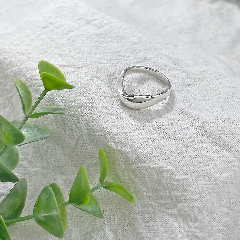 Curved silver ring with irregular wave pattern - General Rings - Sterling Silver Silver