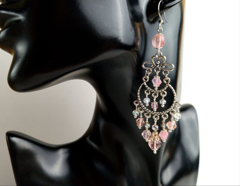 Pink beaded earrings ethnic chandelier dangle earrings - 耳環/耳夾/耳骨夾 - 玻璃 粉紅色