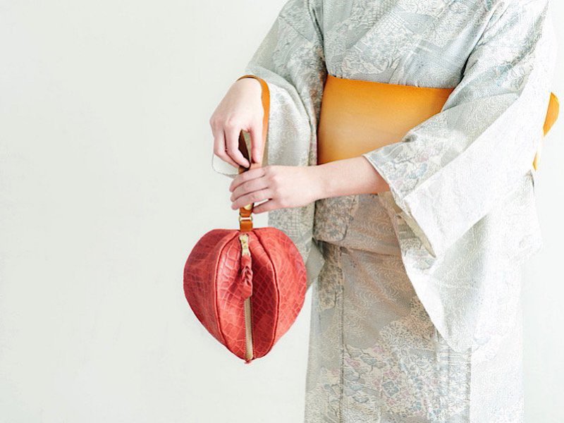 2way specification embossed tanned leather hozuki drawstring pouch - กระเป๋าเครื่องสำอาง - หนังแท้ สีแดง