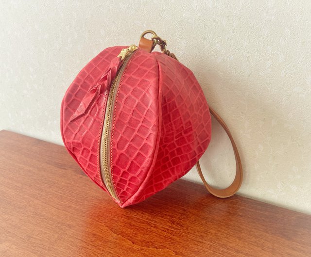 コノイトシキ可愛イ子…変形端キレleatherふんわり巾着鎖ポーチ 高級感のあるシュリンクレザー】レザーポーチ｜HIRAMEKI.