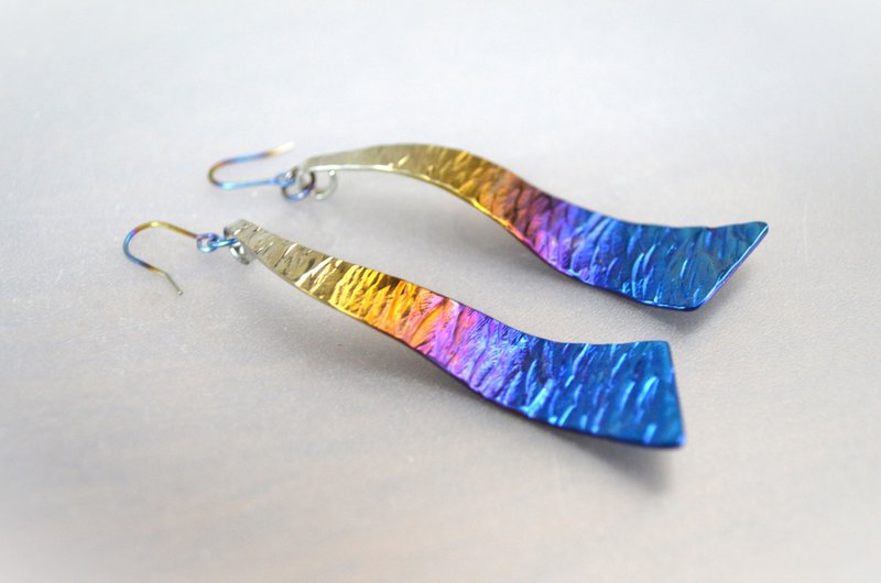 Titanium　pierced earrings・チタンだけで出来たピアス・ストリート・G・６０mm - 耳環/耳夾/耳骨夾 - 其他金屬 多色