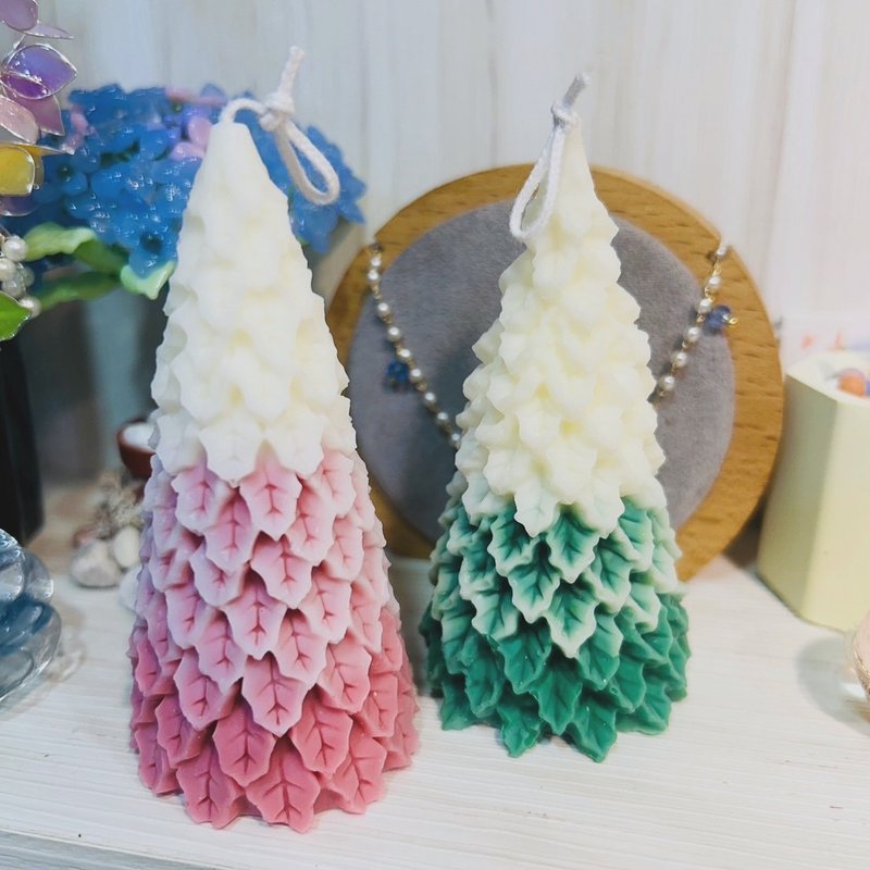 Gradient Christmas tree shaped scented candle - Candles & Candle Holders - Other Materials 