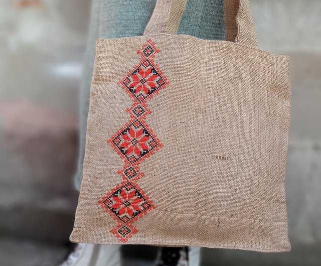 手刺繍、裏地、ポケットが付いた大きなジュートバッグ