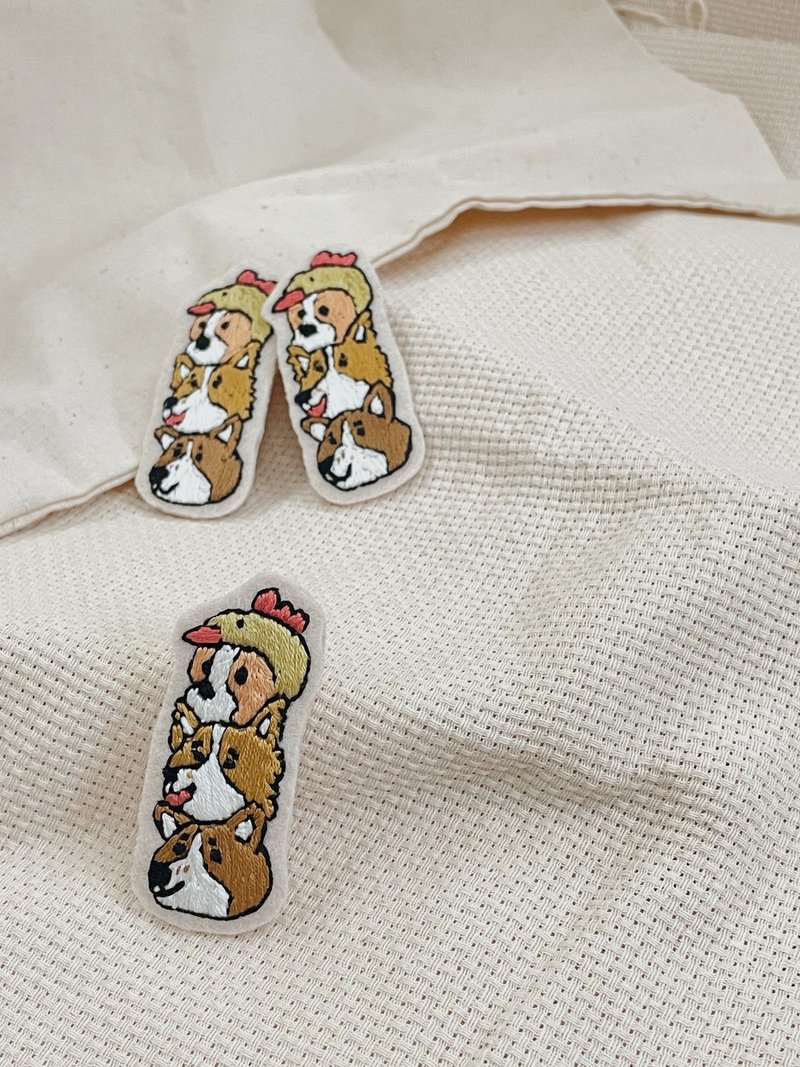 Customized embroidery pin pet Q version embroidery - เข็มกลัด - วัสดุอื่นๆ หลากหลายสี