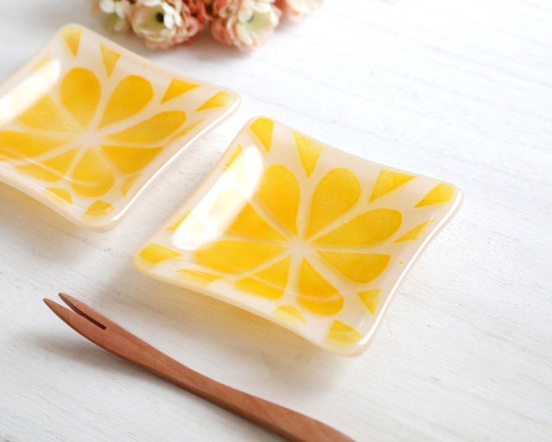 ガラスの花柄小皿 Peach&Orange - 碟子/醬料碟/醬油碟 - 玻璃 橘色