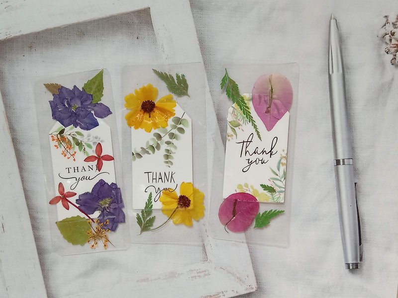 handmade bookmarks with real pressed flowers - Bookmarks - Paper Multicolor