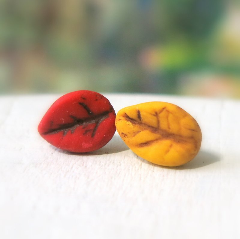 Leaf earrings yellow red leaves ear pin or ear hook gift for her / handmade gif - ต่างหู - วัสดุอื่นๆ สีแดง