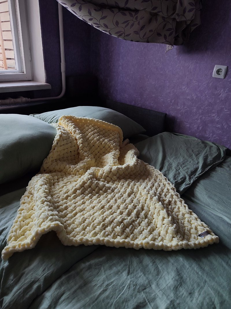 Instant warm bedspread air conditioner quilt velvet blanket custom blanket - 棉被/毛毯 - 聚酯纖維 黃色