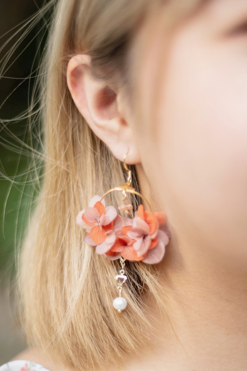 พืช/ดอกไม้ ต่างหู สีนำ้ตาล - Handmade Preserved Autumn Hydrangea s925 Silver Earrings